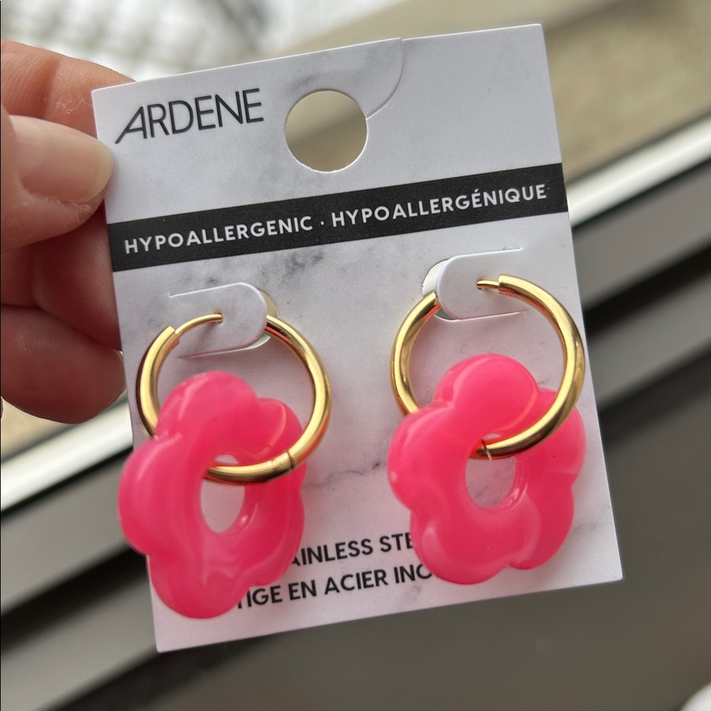 Ardene pink and Gold Flower Hoop Earrings NEW chunky lucite acrylic